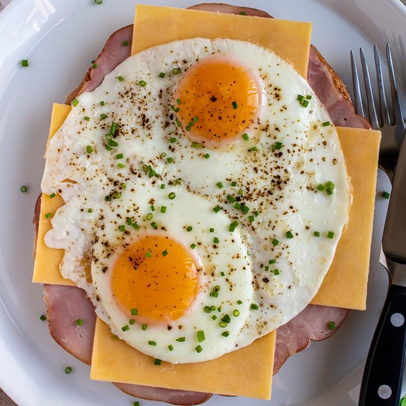 2 Eggs, Cheese